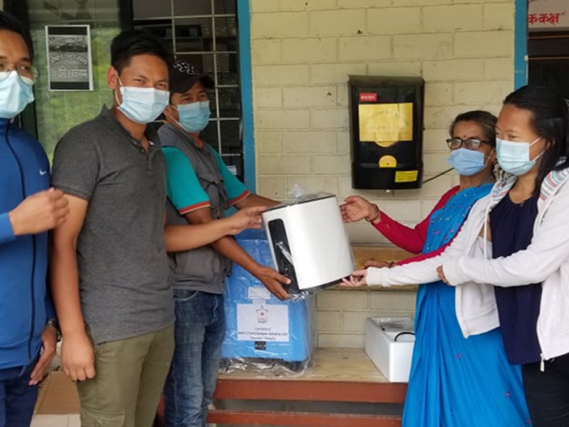 जिल्ला अस्पताल रुकुम पूर्वलाई दुई वटा कन्सनट्रेटर प्राप्त